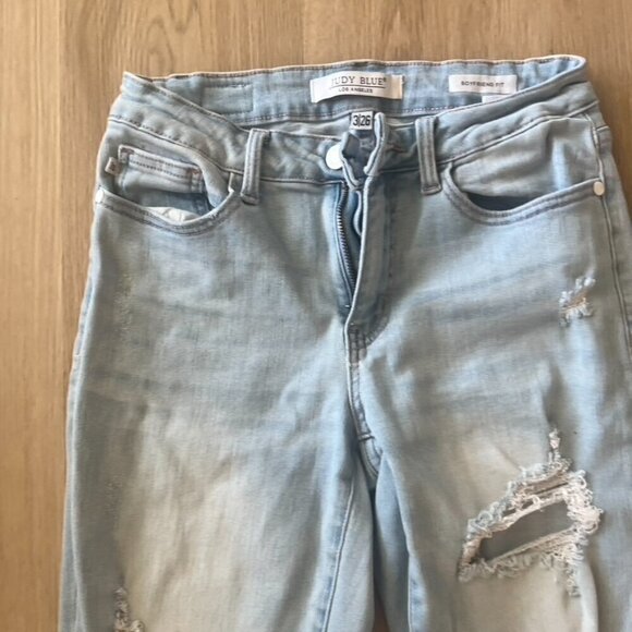 Judy Blue Natalie Distressed Boyfriend Jeans Size 3/26 Light Wash - Picture 7 of 12